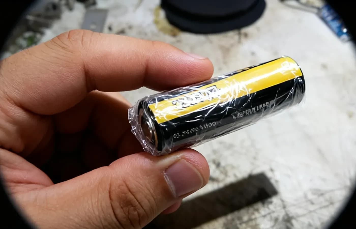Akku Sicherheit Step 1 — 18650 Wrap auf Beschaedigung pruefen Sichtpruefung